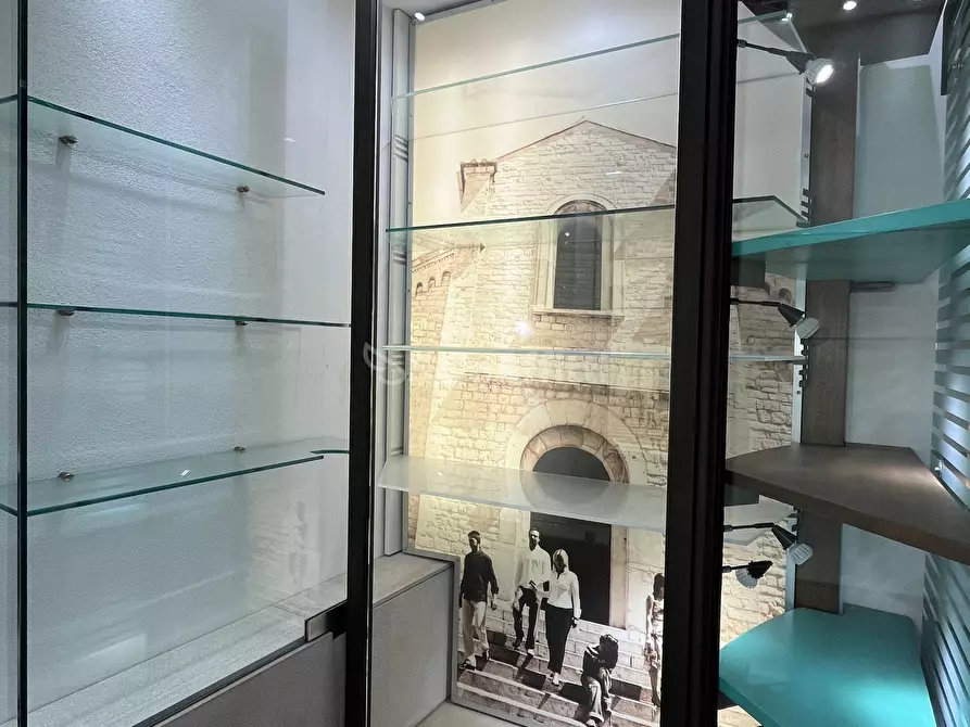 Immagine 9 di Locale commerciale in affitto  in Via Pretoria a Potenza