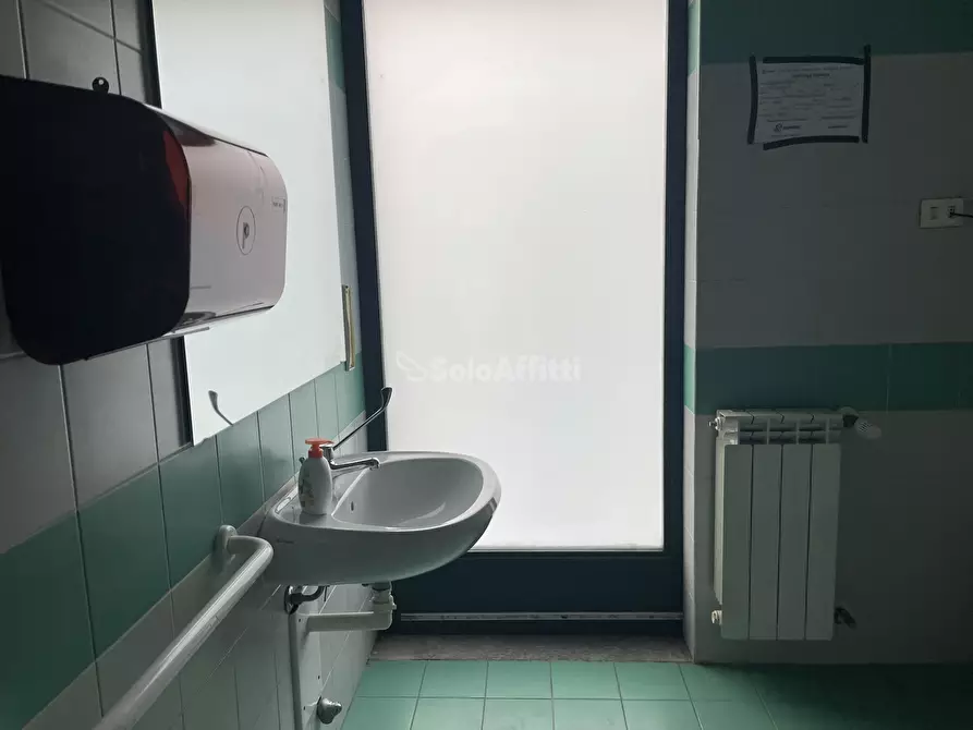 Immagine 46 di Locale commerciale in affitto  in Piazza Baracca 18 a Buscate