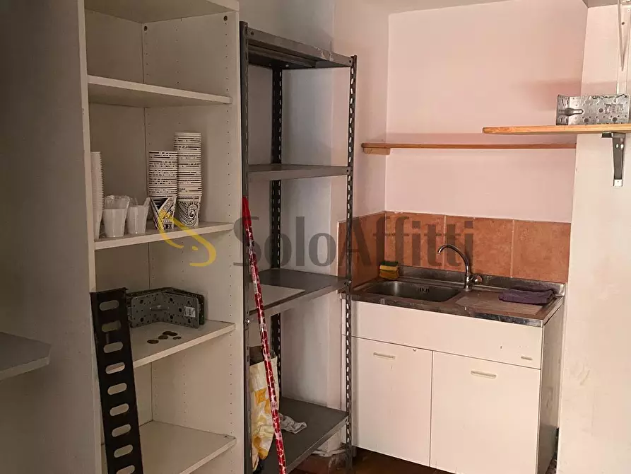 Immagine 7 di Locale commerciale in affitto  in Via Giulia di Barolo a Torino