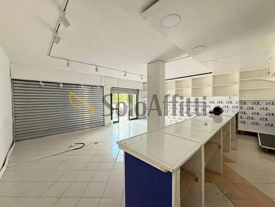 Immagine 6 di Locale commerciale in affitto  in Via John Fitzgerald Kennedy 28 a Caserta