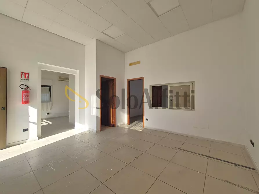 Immagine 5 di Locale commerciale in affitto  in Viale Emilia 72 a Catanzaro