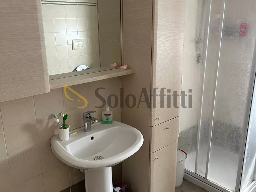 Immagine 13 di Bilocale in affitto  in luigi carcano 160 a Caronno Pertusella