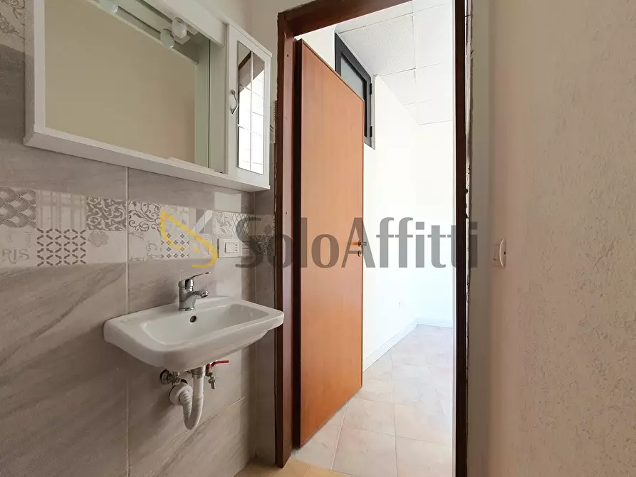 Immagine 9 di Locale commerciale in affitto  in Viale degli Angioini 101 a Catanzaro