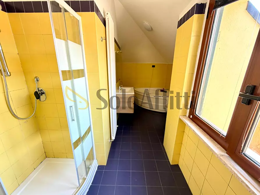 Immagine 16 di Trilocale in affitto  in Via Galileo Galilei 100 a Teramo