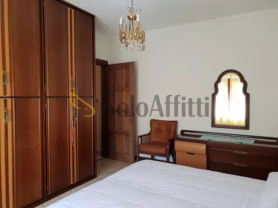 Immagine 9 di Quadrilocale in affitto  a Catanzaro