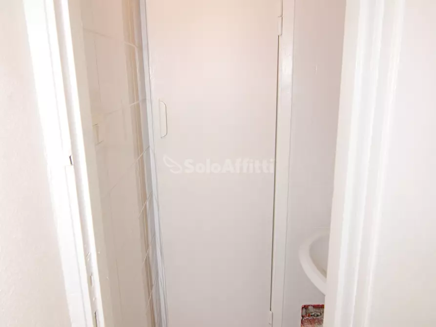 Immagine 7 di Locale commerciale in affitto  a Livorno