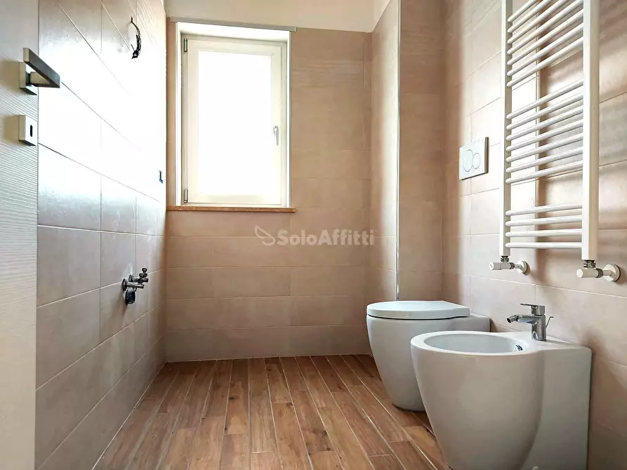 Immagine 36 di Trilocale in affitto  in Via del Castello a Roma