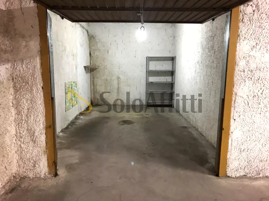 Immagine 1 di Garage in affitto  in Via Pasquale Amato a Caserta