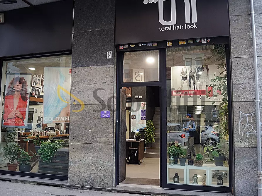 Immagine 1 di Locale commerciale in affitto  in Via Vittorio Asinari di Bernezzo 33d a Torino