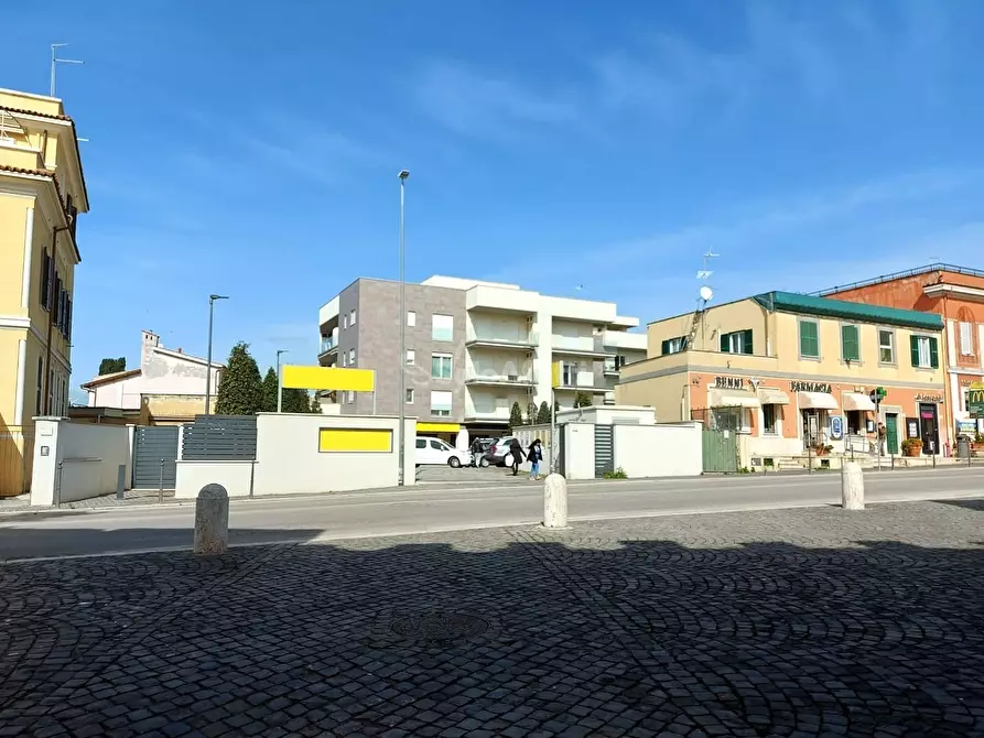 Immagine 50 di Trilocale in affitto  in Via del Castello a Roma