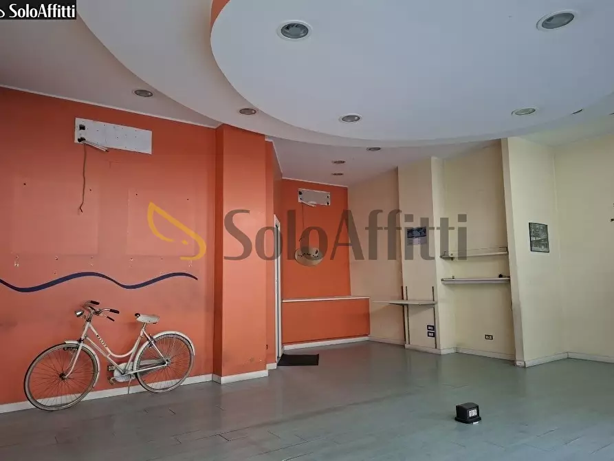 Immagine 17 di Locale commerciale in affitto  in Via Antonio Origo 28 a Lissone