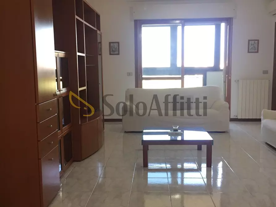 Immagine 15 di Trilocale in affitto  a Cagliari