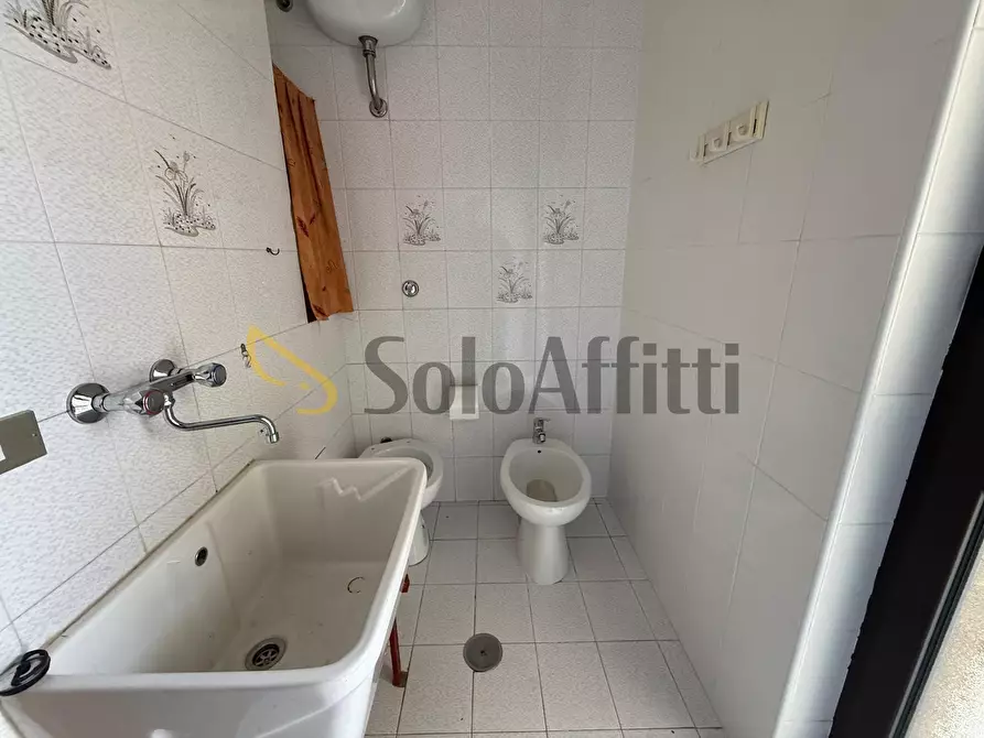 Immagine 20 di Quadrilocale in affitto  in Viale Abramo Lincoln 282 a Caserta