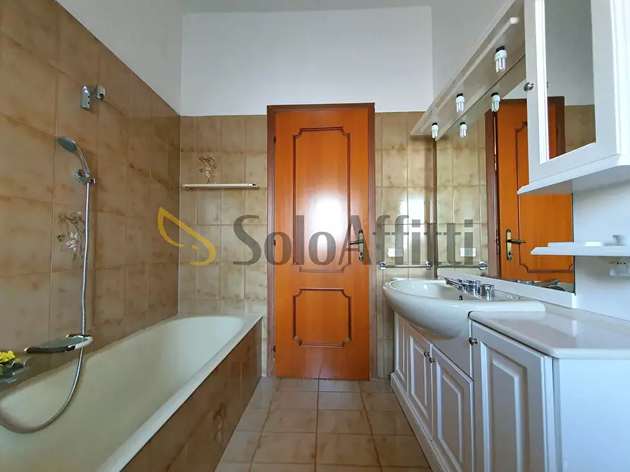 Immagine 12 di Stanza singola in affitto  a Catanzaro