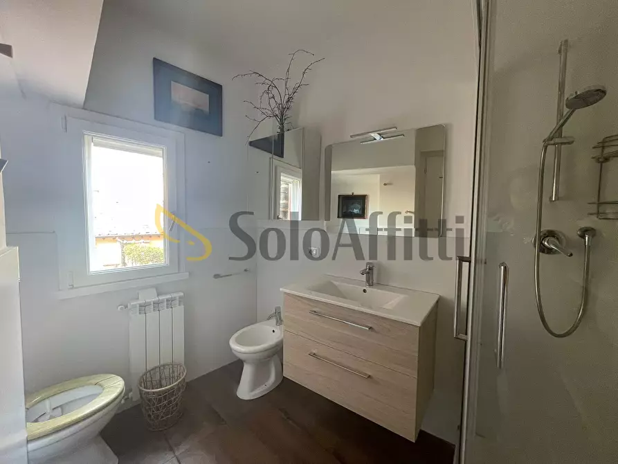 Immagine 30 di Quadrilocale in affitto  in via della Panetteria 45 a Roma