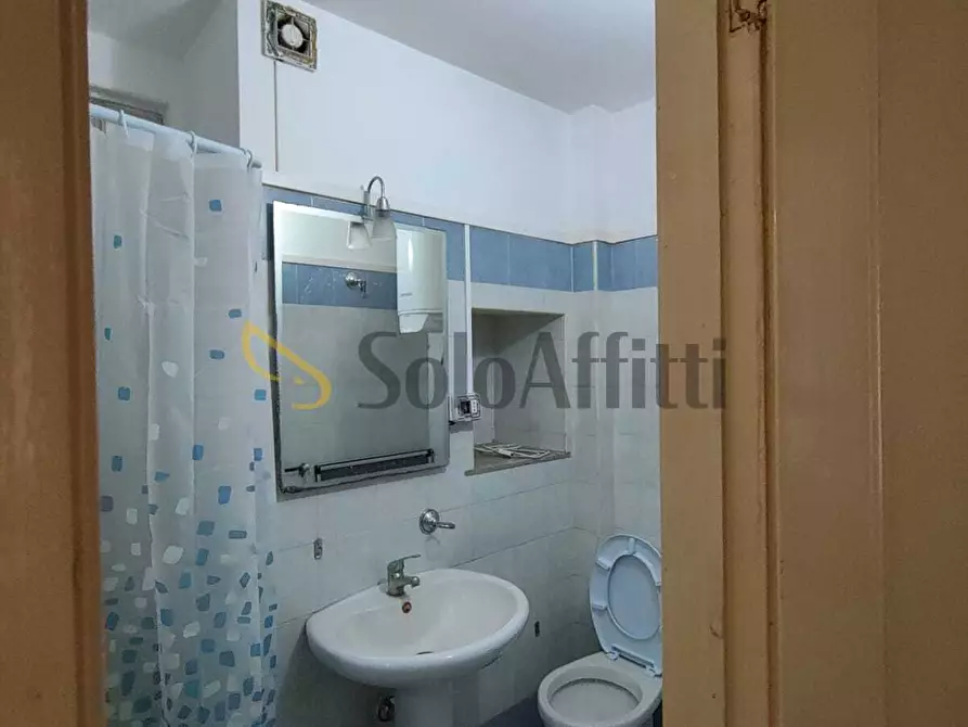 Immagine 9 di Stanza singola in affitto  a Catania