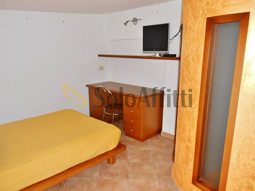 Immagine 26 di Villetta a schiera in affitto  in Via Fiorenzuola di Focara a Fiumicino