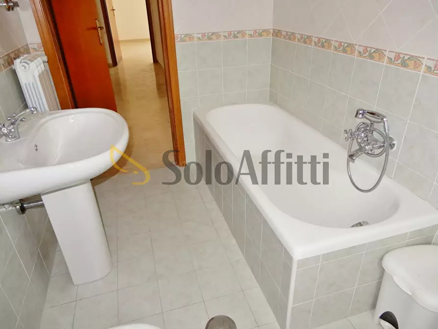 Immagine 12 di Quadrilocale in affitto  in Via Domenico Mottola d'Amato 13 a Catanzaro