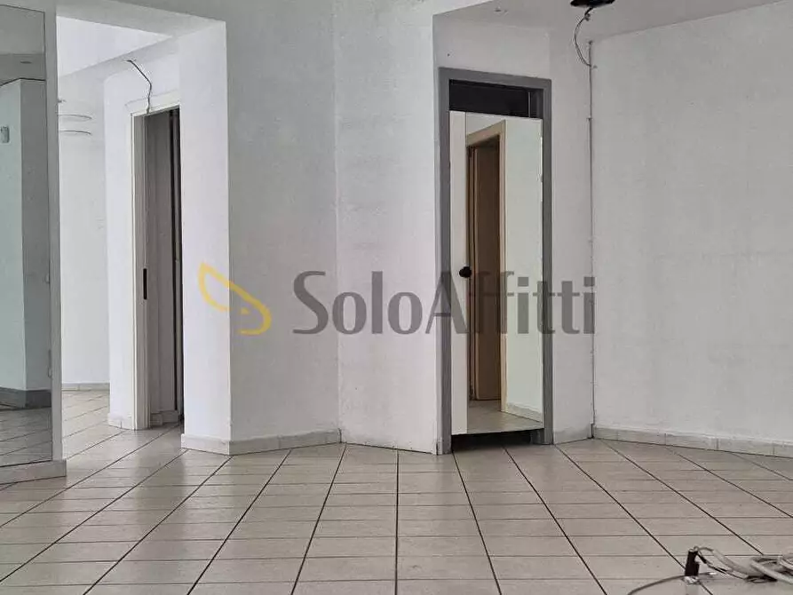 Immagine 25 di Locale commerciale in affitto  in Via Dante Di Nanni 64 a Torino