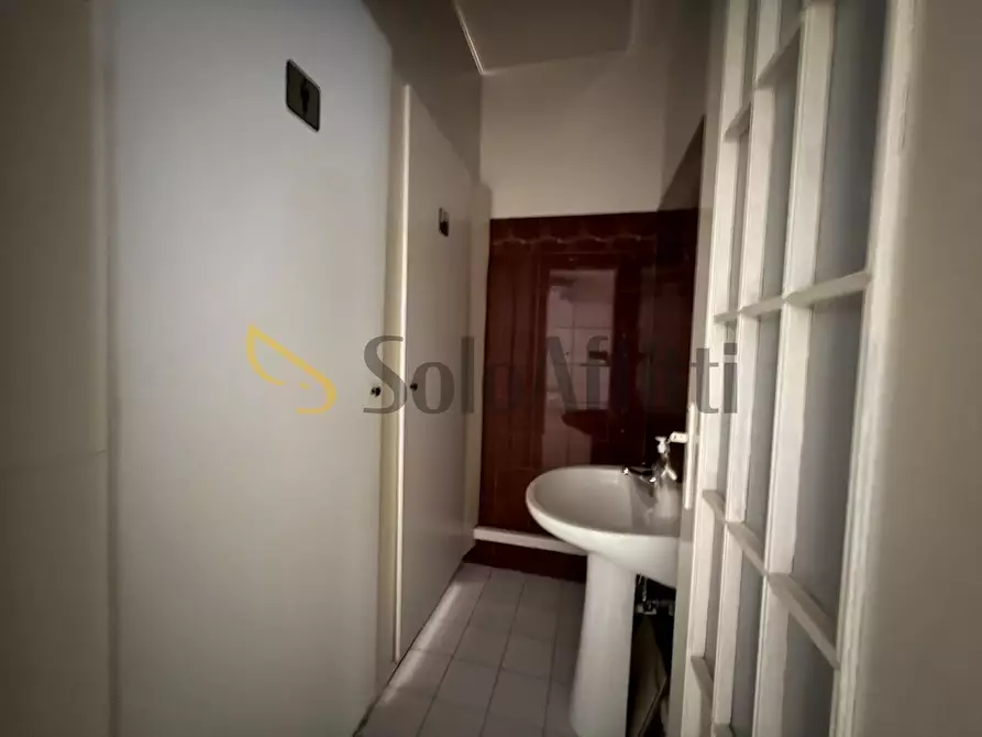 Immagine 13 di Locale commerciale in affitto  in Via John Fitzgerald Kennedy 28 a Caserta