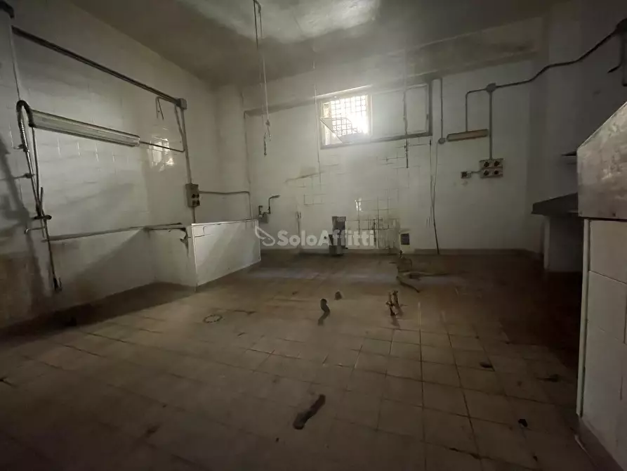 Immagine 21 di Locale commerciale in affitto  in Via A.S. Mazzocchi 2323 a Caserta