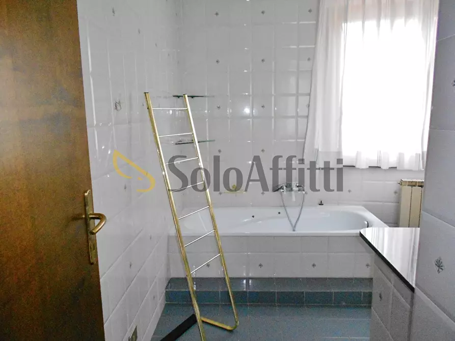 Immagine 16 di Villetta a schiera in affitto  in Via Fiorenzuola di Focara a Fiumicino