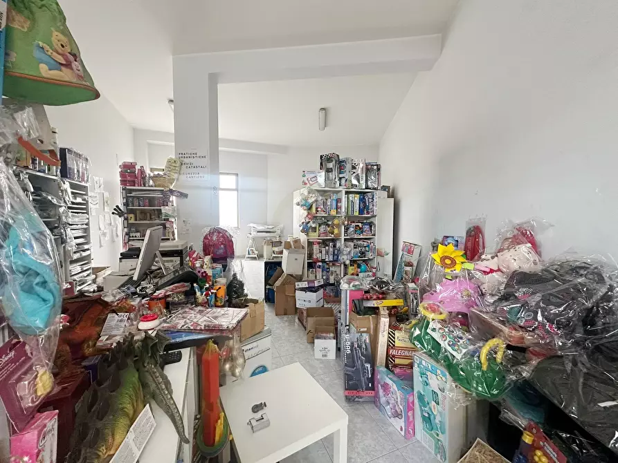 Immagine 4 di Attività commerciale in affitto  a Camporotondo Etneo