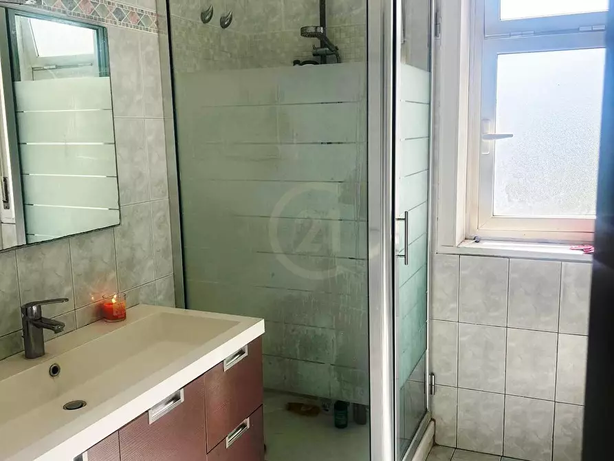 Immagine 9 di Appartamento in vendita  a Catania