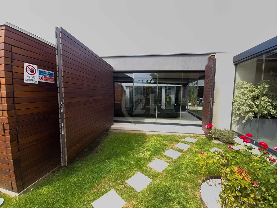 Immagine 3 di Villa in vendita  a Mascalucia