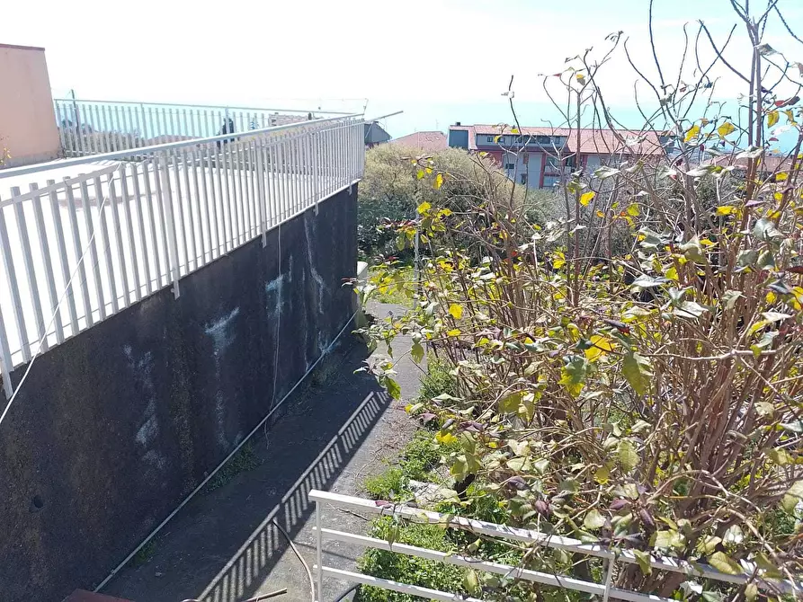 Immagine 12 di Casa indipendente in vendita  a Aci Castello
