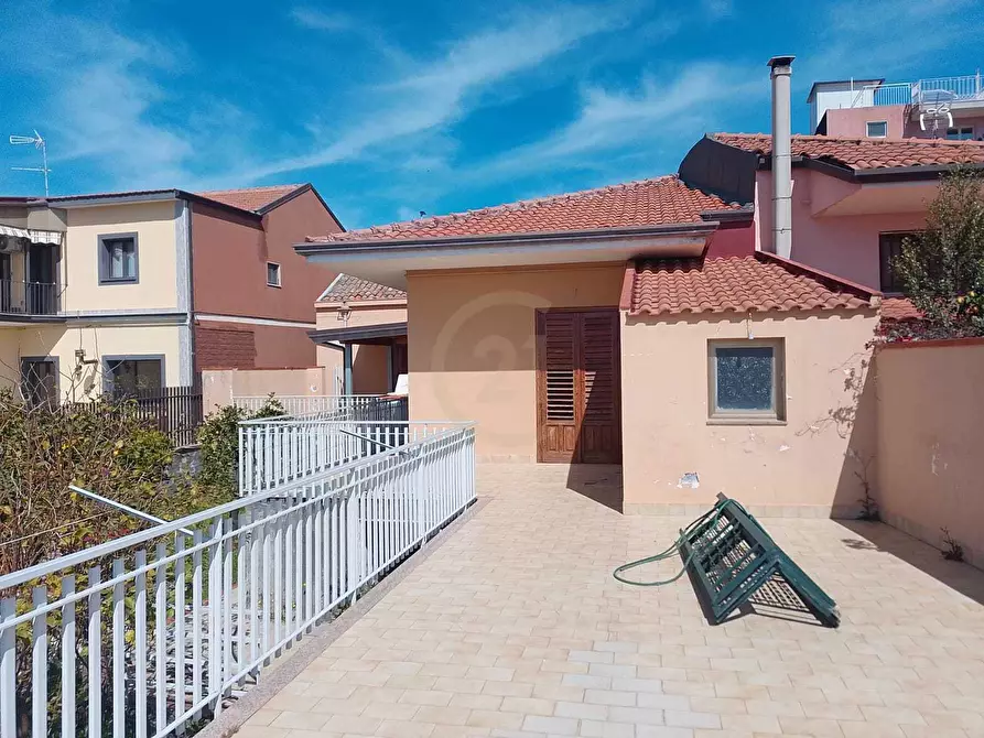 Immagine 2 di Casa indipendente in vendita  a Aci Castello