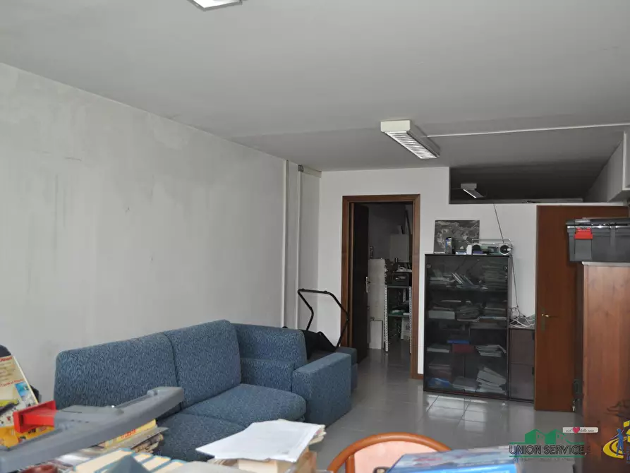 Immagine 7 di Locale commerciale in vendita  in Piazza Caduti di Superga a Parma