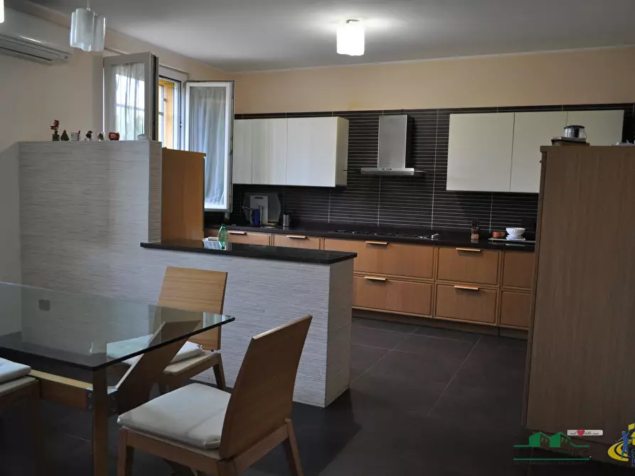 Immagine 21 di Villa in vendita  in Piazza I° Maggio a Sissa Trecasali