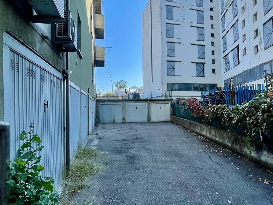 Immagine 4 di Garage in vendita  in VIALE PIACENZA 18 a Parma
