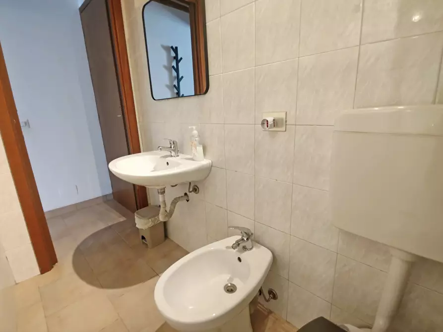 Immagine 13 di Palazzo in vendita  in Strada XX Settembre a Parma
