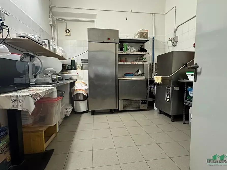 Immagine 32 di Bar / Ristorante in vendita  in Via La Spezia 32 a Collecchio