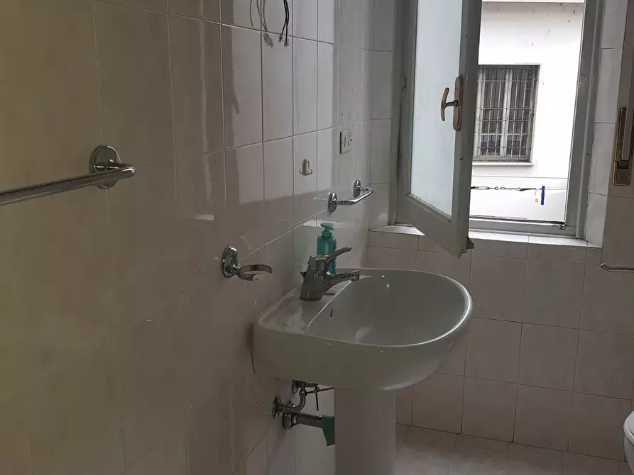 Immagine 25 di Trilocale in affitto  in Viale Tanara 13 a Parma