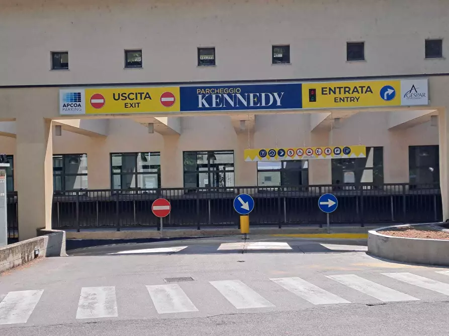 Immagine 10 di Garage in vendita  in Via John Fitzgerald Kennedy 71 a Parma