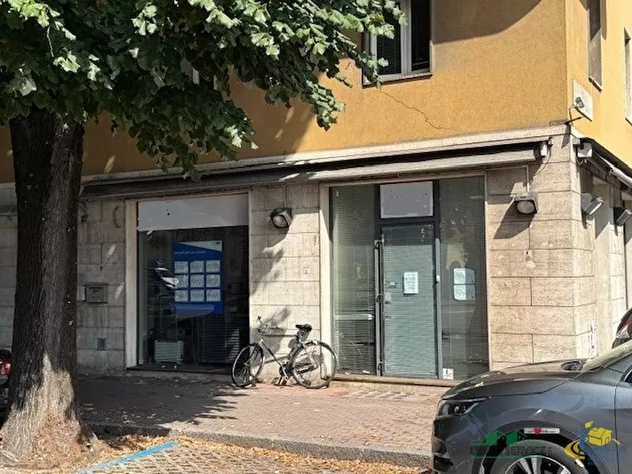 Immagine 3 di Locale commerciale in affitto  in Viale Antonio Gramsci 27A a Parma