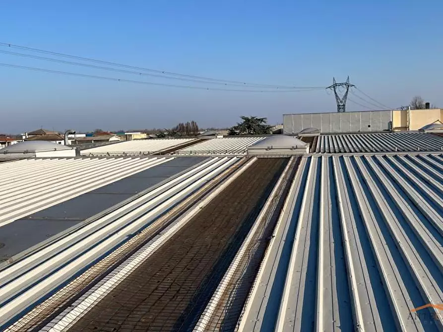 Immagine 7 di Attività artigianale in vendita  a Parma