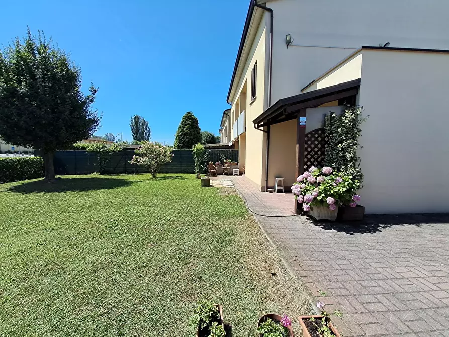 Immagine 11 di Villetta a schiera in vendita  in Via Mario Clivio 19 a Sorbolo Mezzani