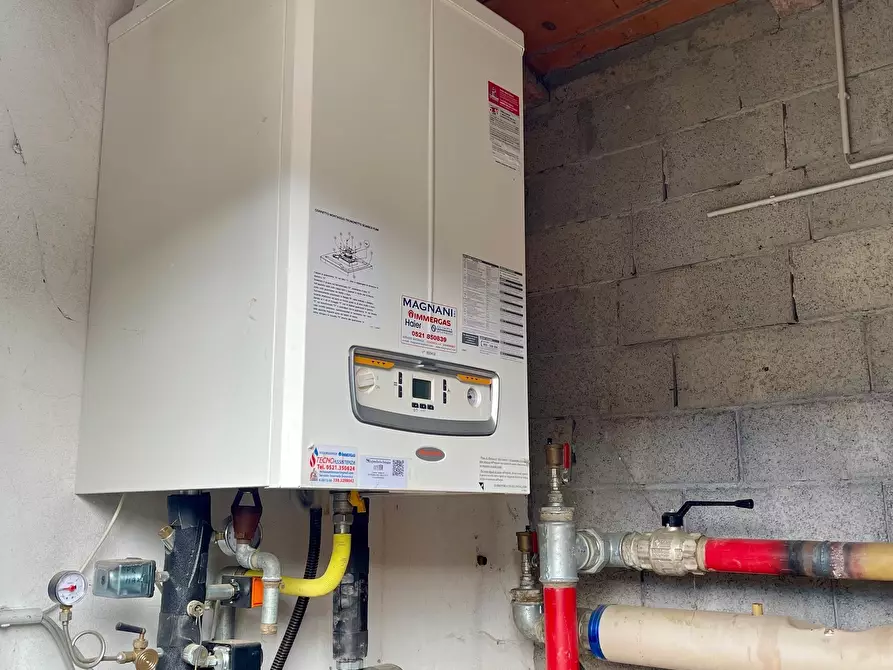 Immagine 13 di Attività artigianale in vendita  in strada del borgo reno 73 a Tizzano Val Parma