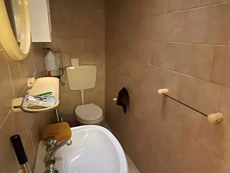 Immagine 4 di Locale commerciale in vendita  in Strada Garibaldi a Parma