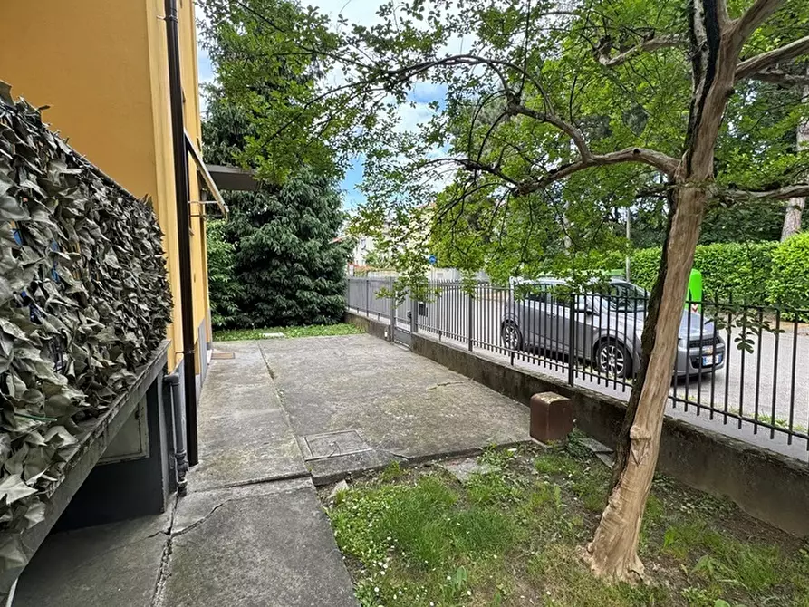 Immagine 10 di Trilocale in vendita  in Via Giacomo Leopardi a Collecchio