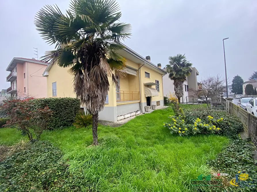 Immagine 5 di Villa in vendita  in Via Piave 1 a Noceto