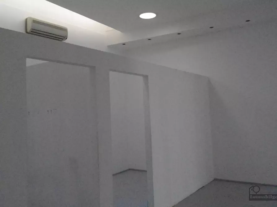 Immagine 17 di Locale commerciale in affitto  in Borgo Angelo Mazza 2 a Parma