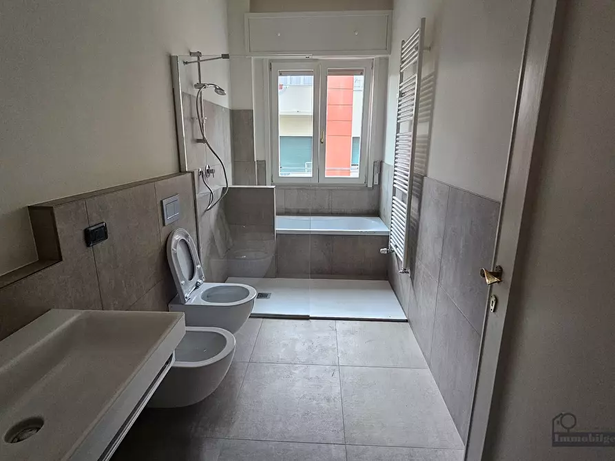 Immagine 29 di Quadrilocale in affitto  in Viale Duca Alessandro 90 a Parma