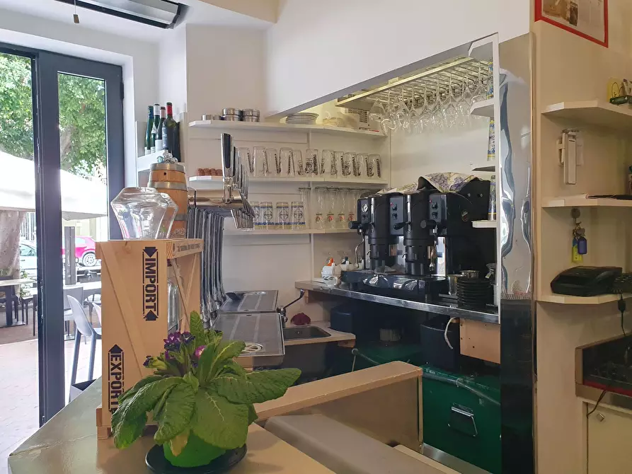 Immagine 10 di Attività commerciale in vendita  in Corso Umberto I 8 a Modica