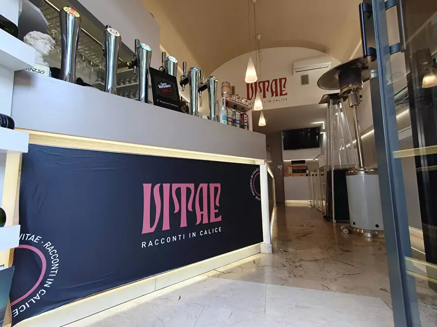 Immagine 6 di Attività commerciale in vendita  in Corso Umberto I 8 a Modica