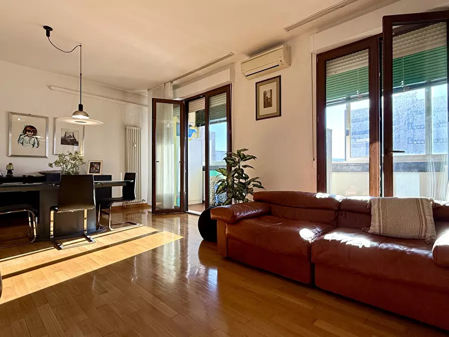 Immagine 10 di Pentalocale in vendita  in Via Allende 23 a Bologna